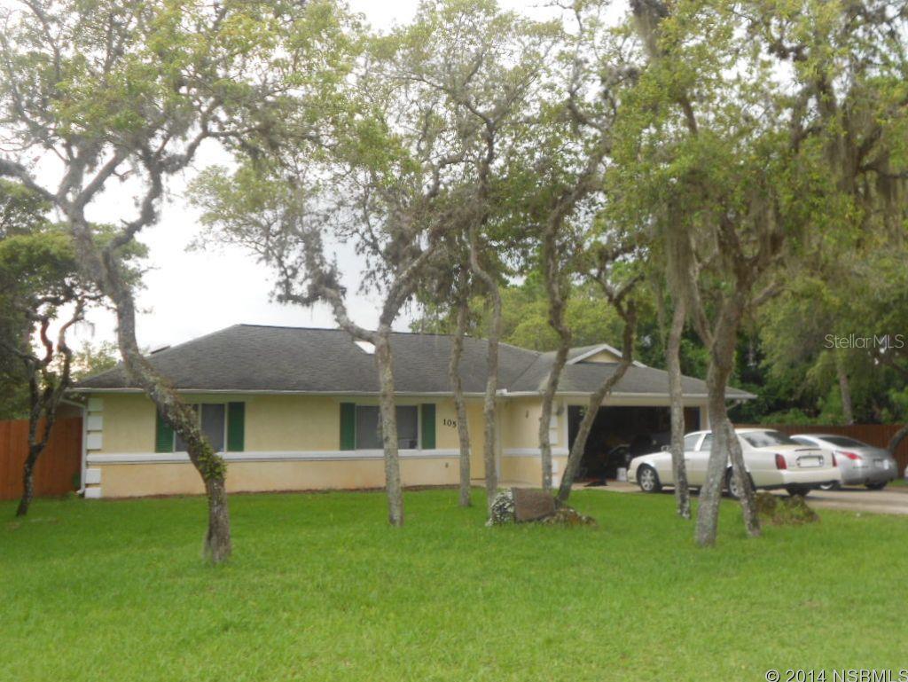 Great 3 bedroom 2 bath Pool Home. This home offers a kitchen, living room, dining room, 3 bedrooms, 2 bathrooms, and pool. Enjoy the gorgeous Florida weather in your pool, or relaxing on the patio. All measurements are approximate. ;Water: City