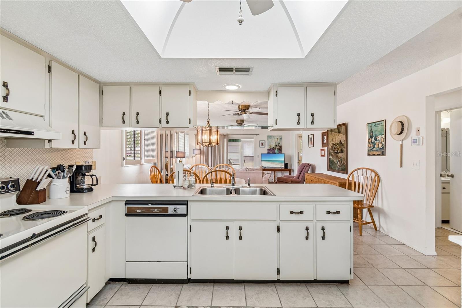 VILLAGE WOODS CONDO PH 01 - Residential