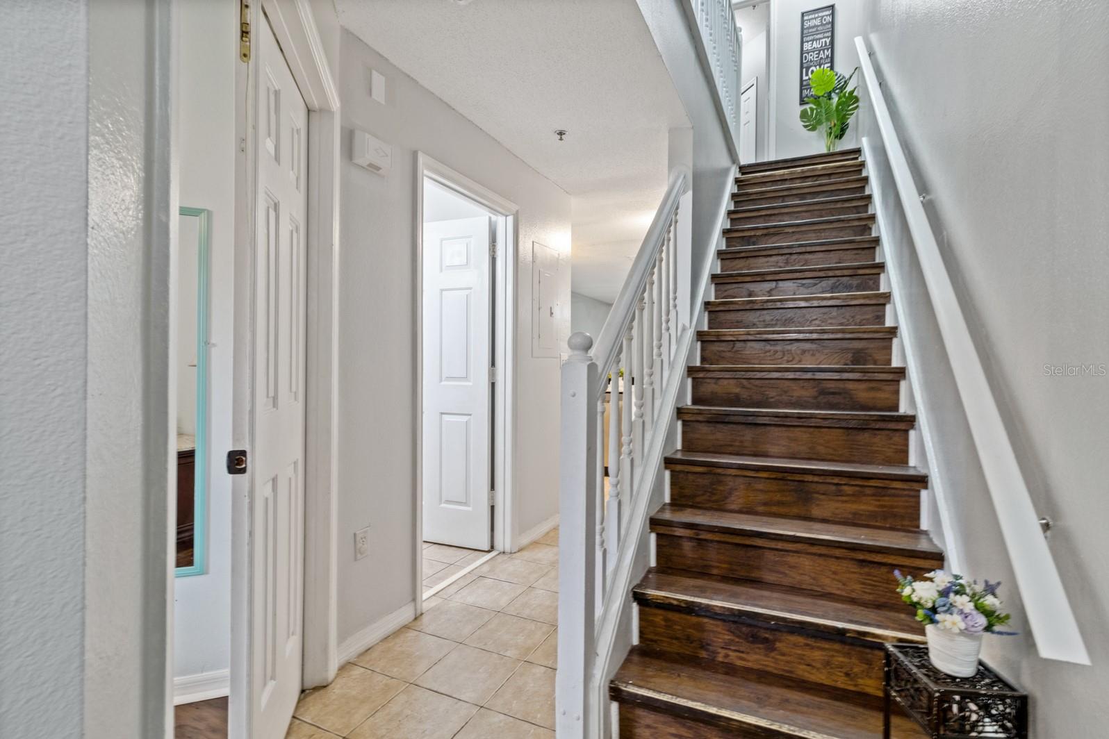 WINDSOR OAKS - Residential