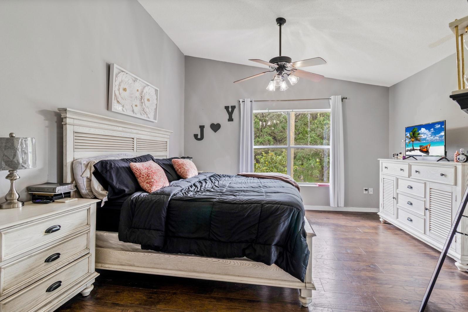 WINDSOR OAKS - Residential
