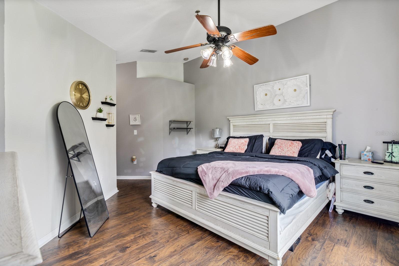 WINDSOR OAKS - Residential