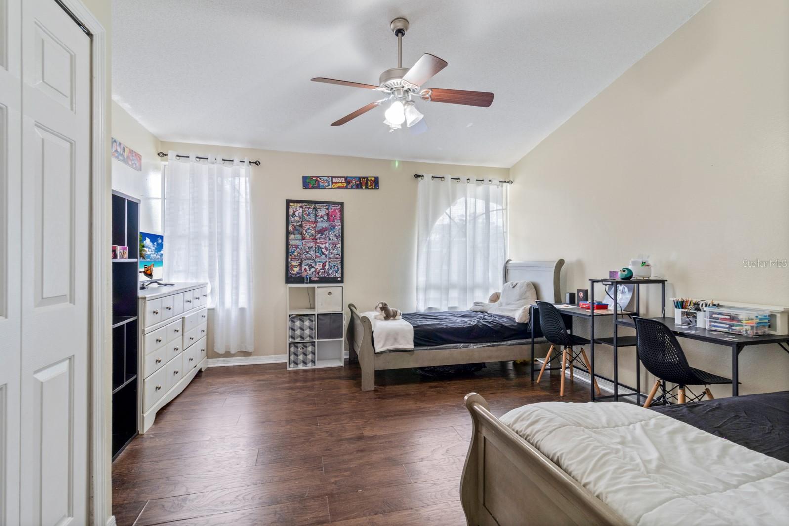 WINDSOR OAKS - Residential