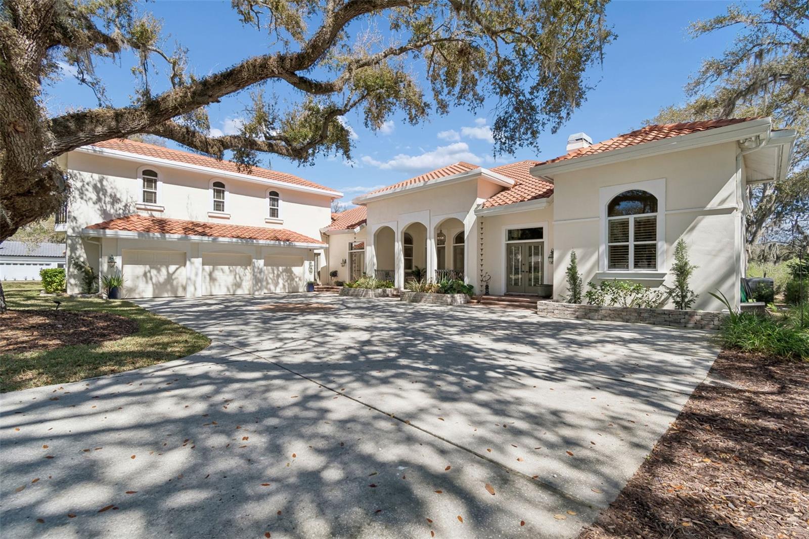 WATERFORD ON LAKE BERNADETTE - Residential