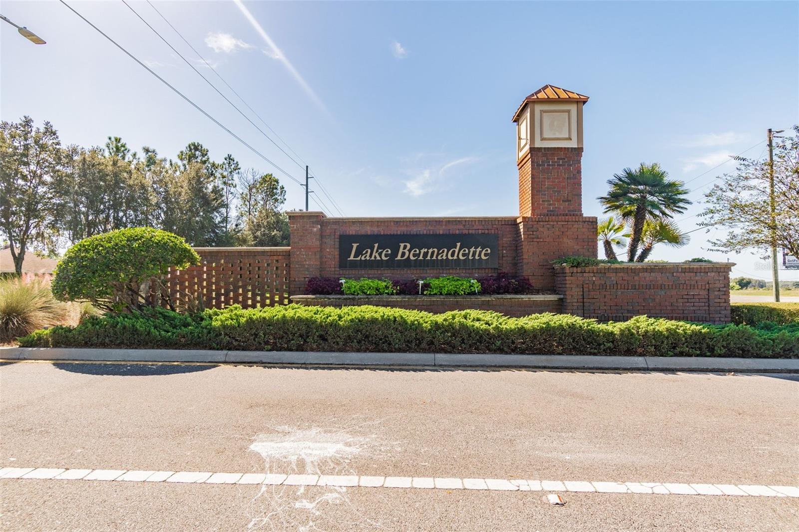 WATERFORD ON LAKE BERNADETTE - Residential