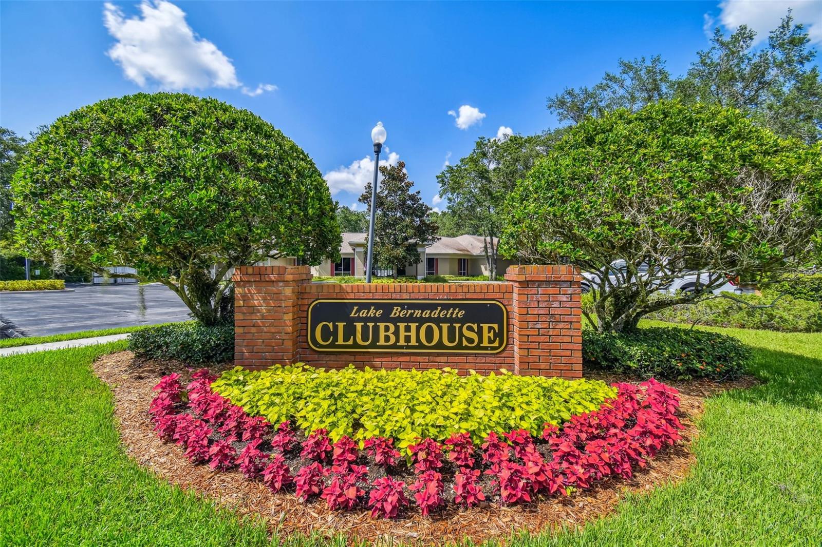 WATERFORD ON LAKE BERNADETTE - Residential