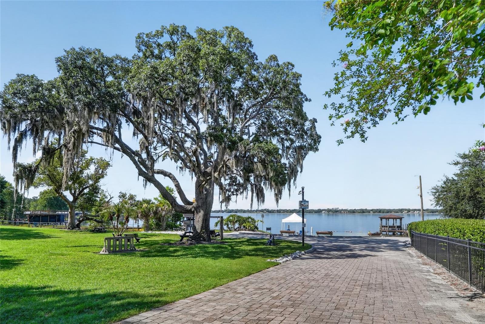 WINDERMERE DOWNS - Residential