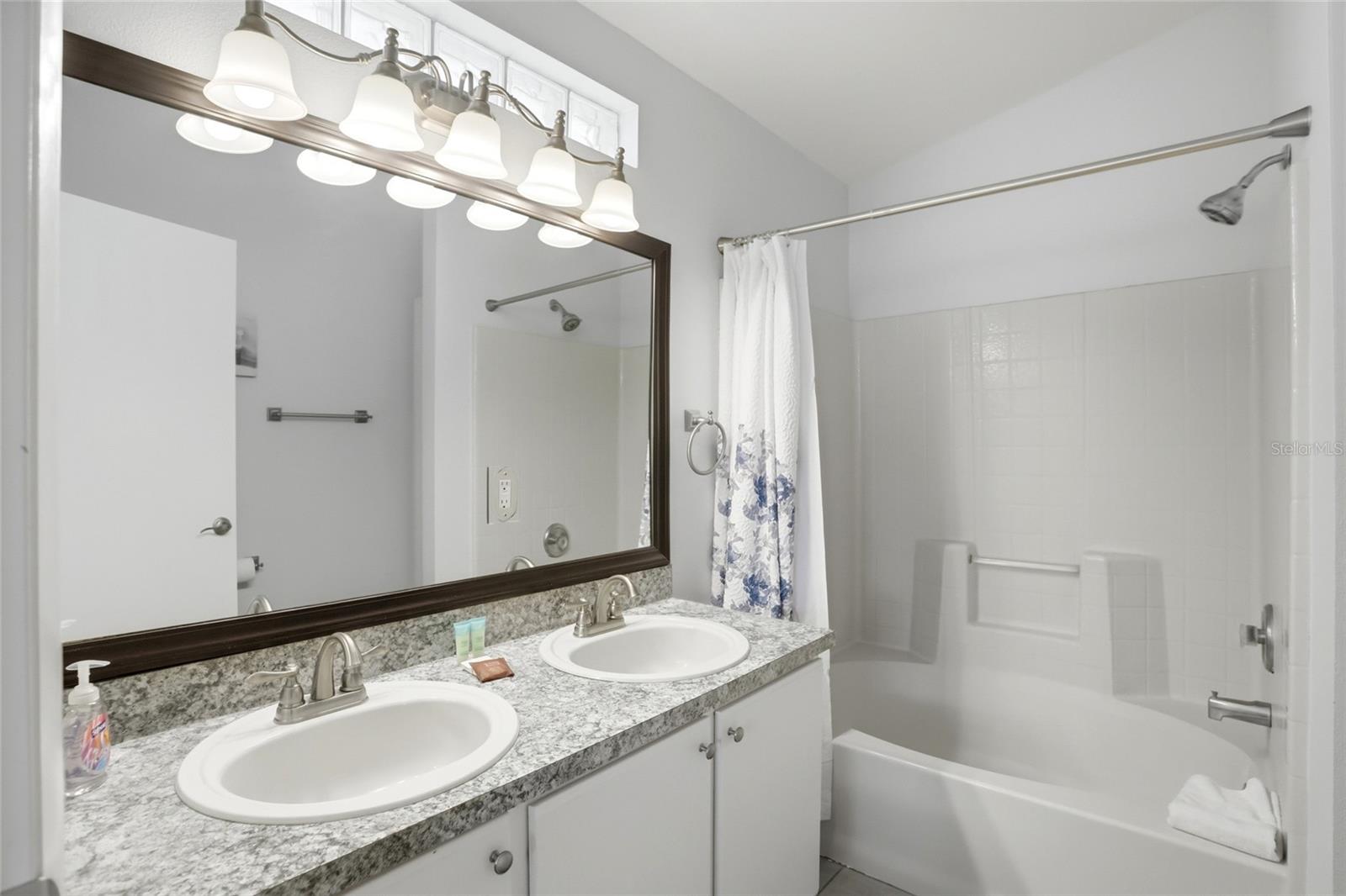 HAMPTON ESTATES - Residential