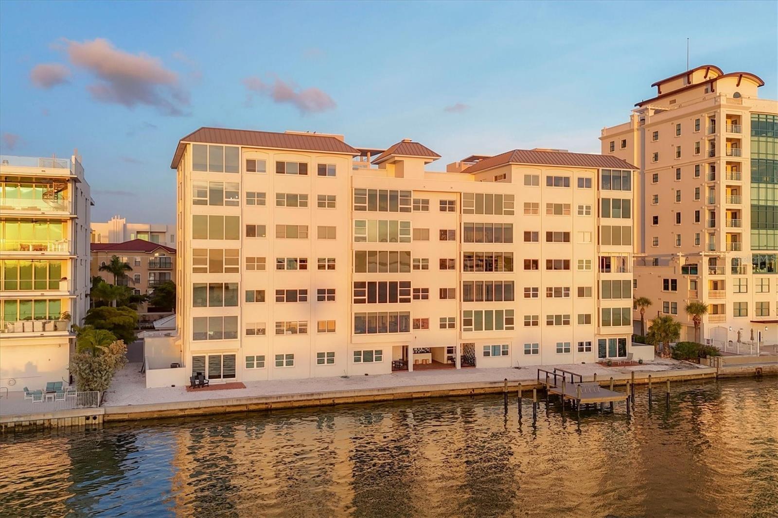 HARBOR HOUSE WEST - Residential