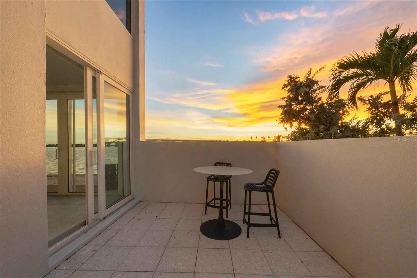 HARBOR HOUSE WEST - Residential