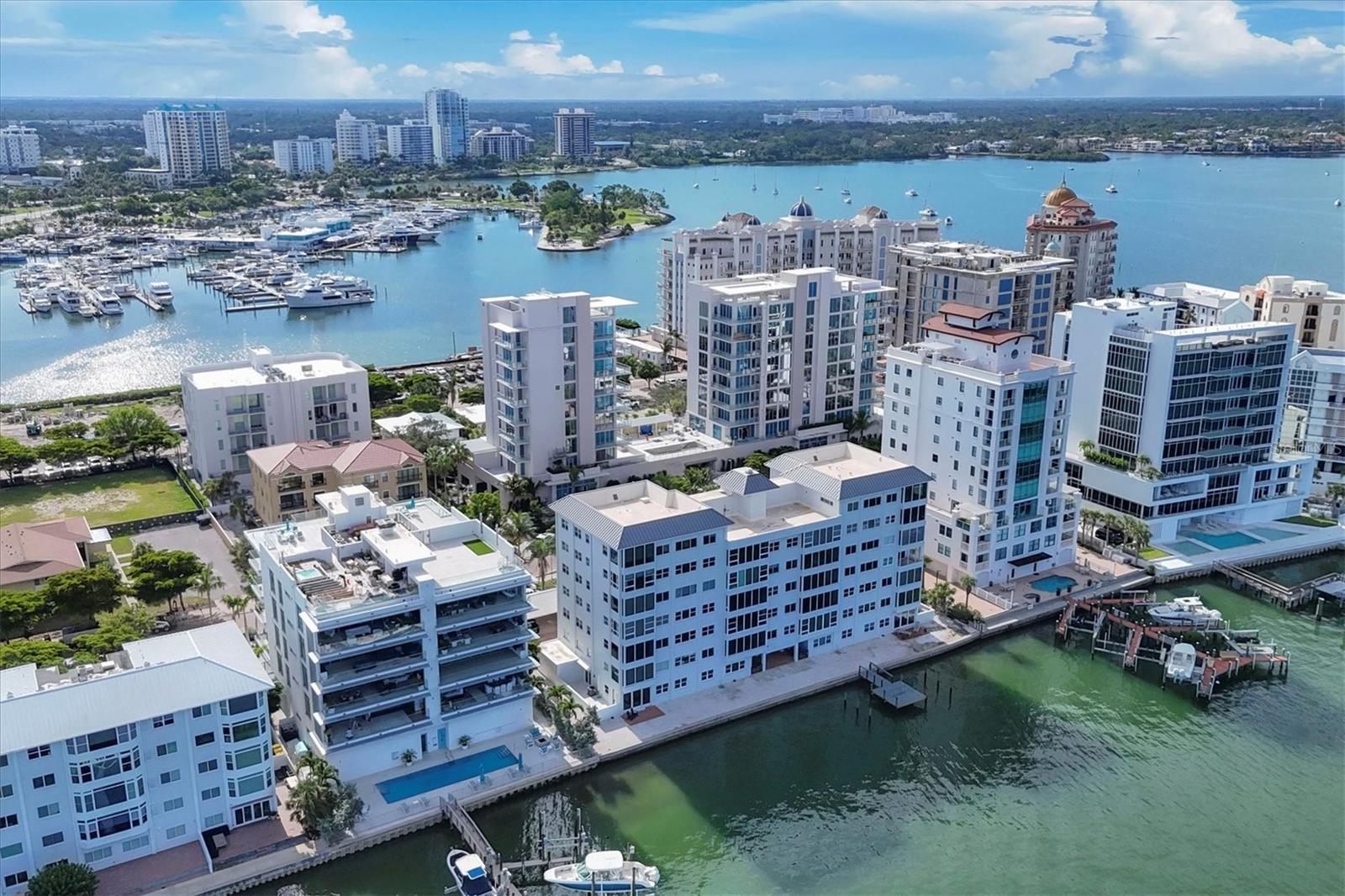 HARBOR HOUSE WEST - Residential