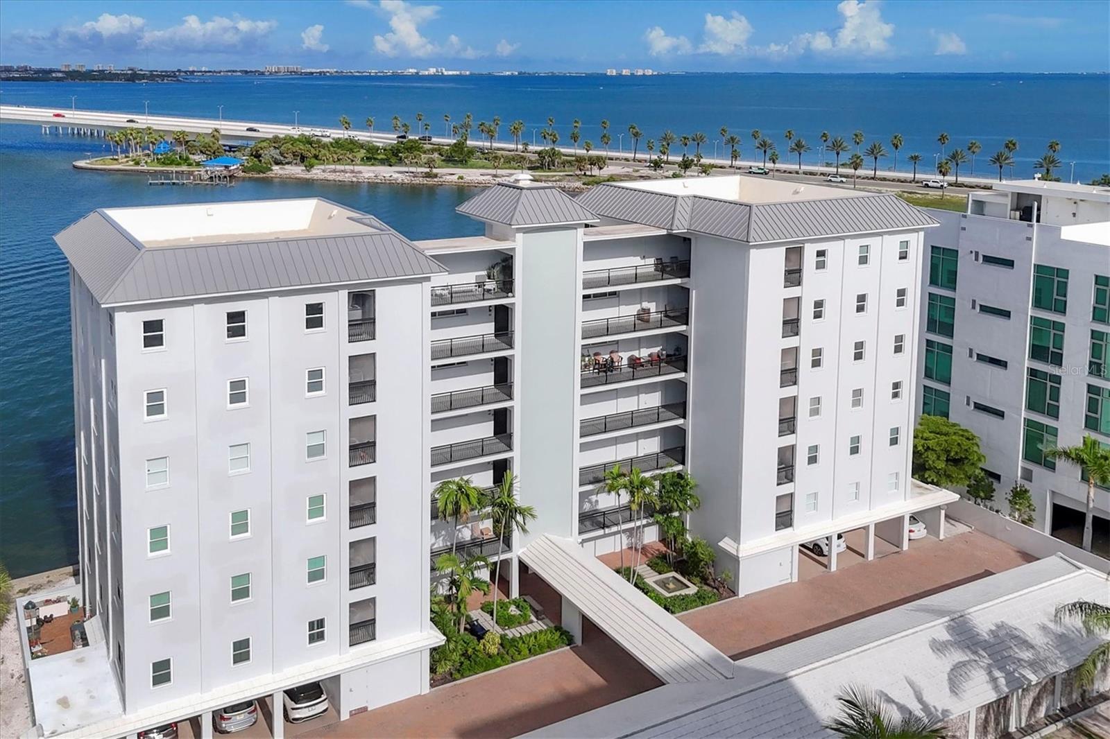 HARBOR HOUSE WEST - Residential