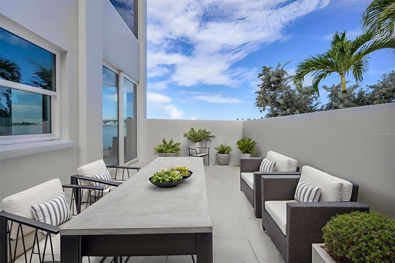 HARBOR HOUSE WEST - Residential