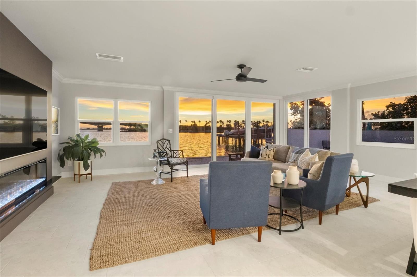 HARBOR HOUSE WEST - Residential