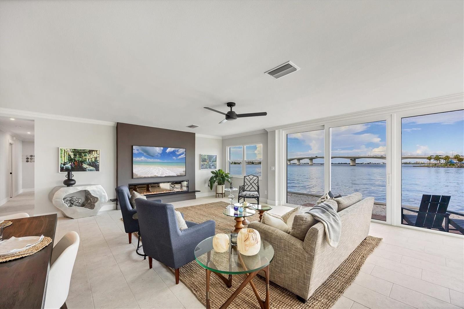 HARBOR HOUSE WEST - Residential
