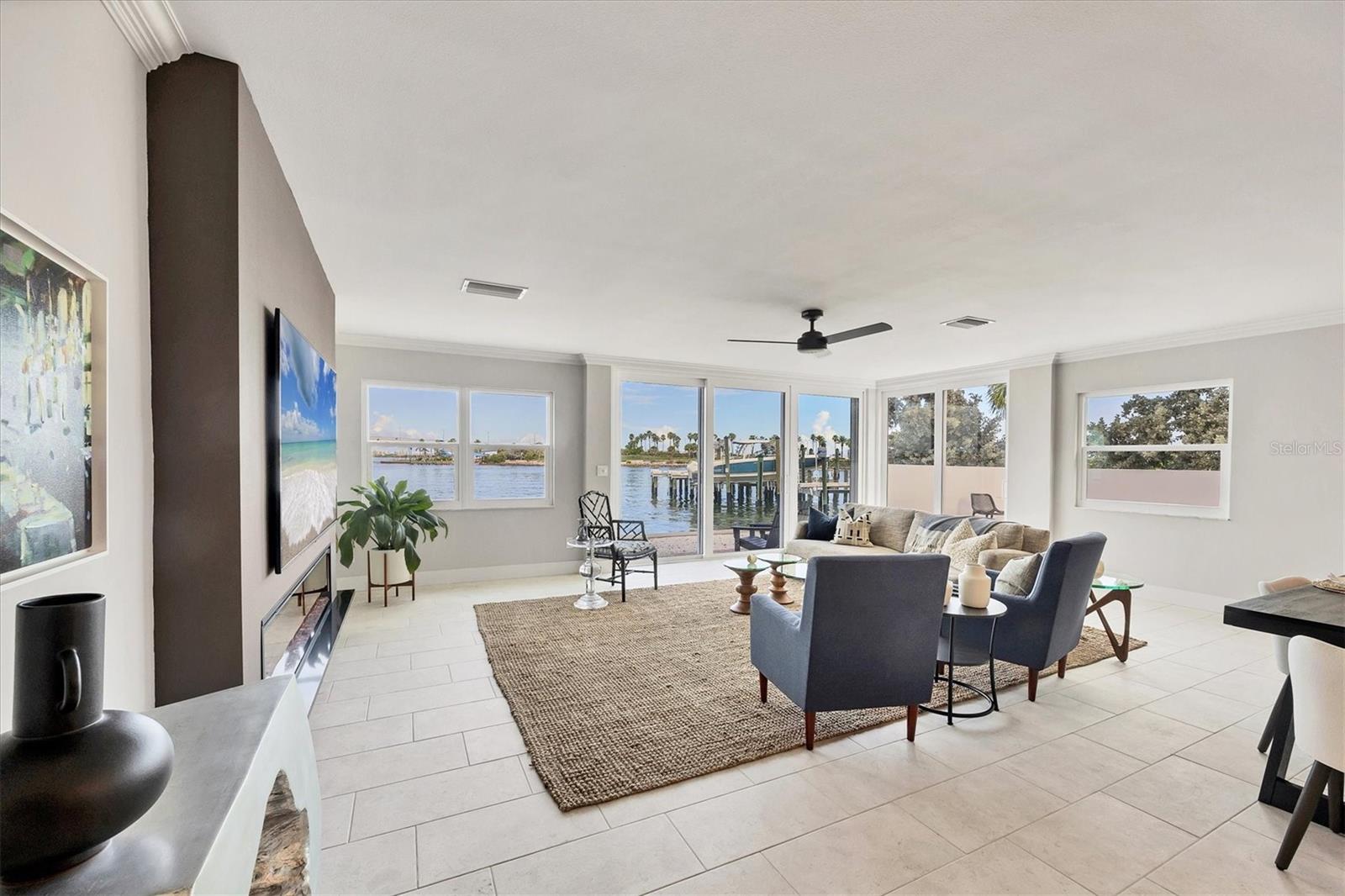 HARBOR HOUSE WEST - Residential