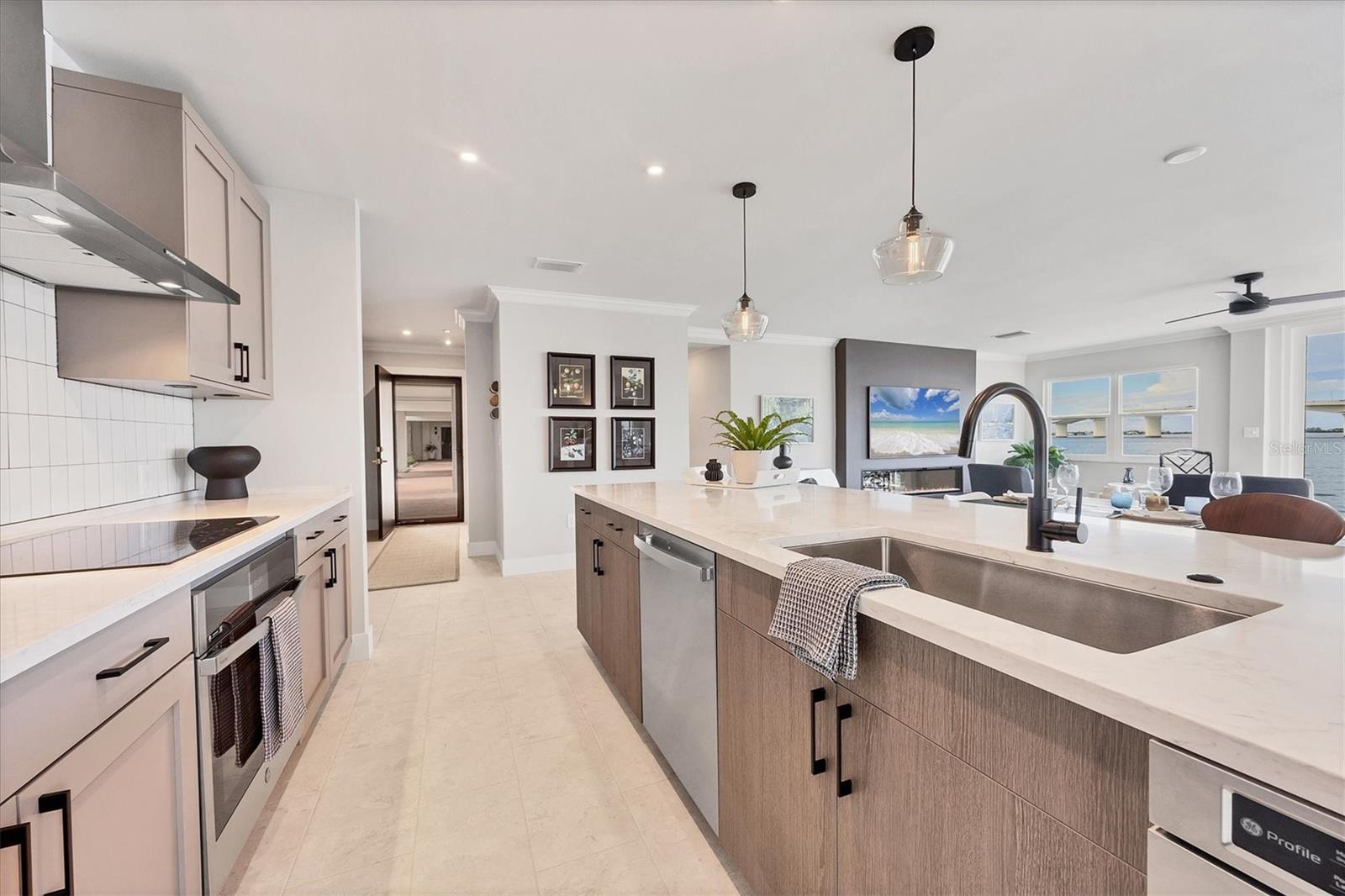 HARBOR HOUSE WEST - Residential