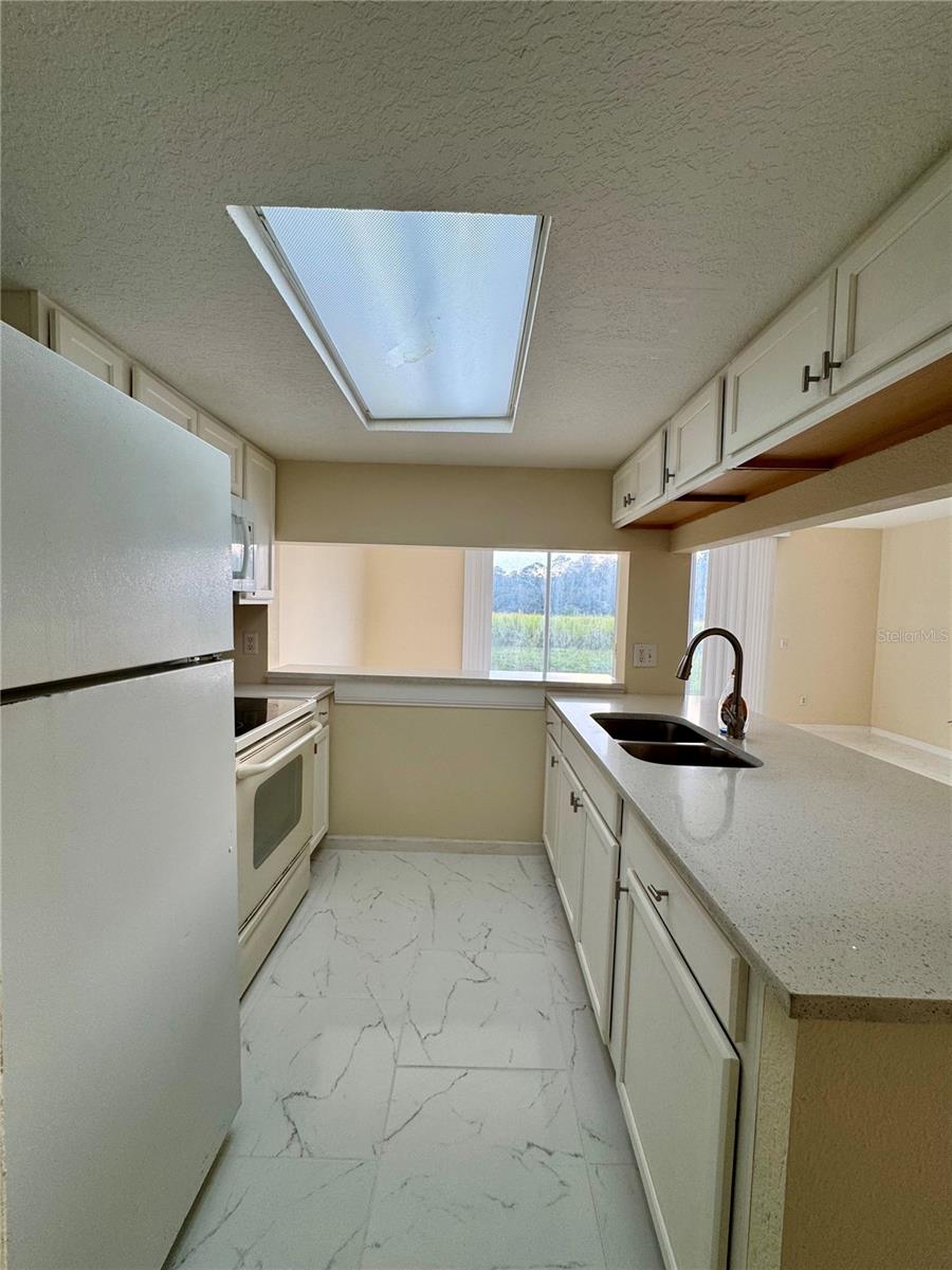 ISLAND CLUB WEST PH 02 - Residential Lease