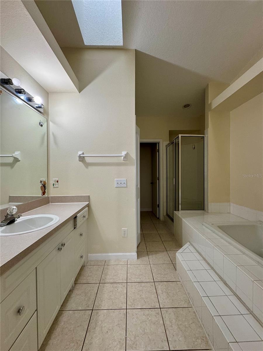 ISLAND CLUB WEST PH 02 - Residential Lease