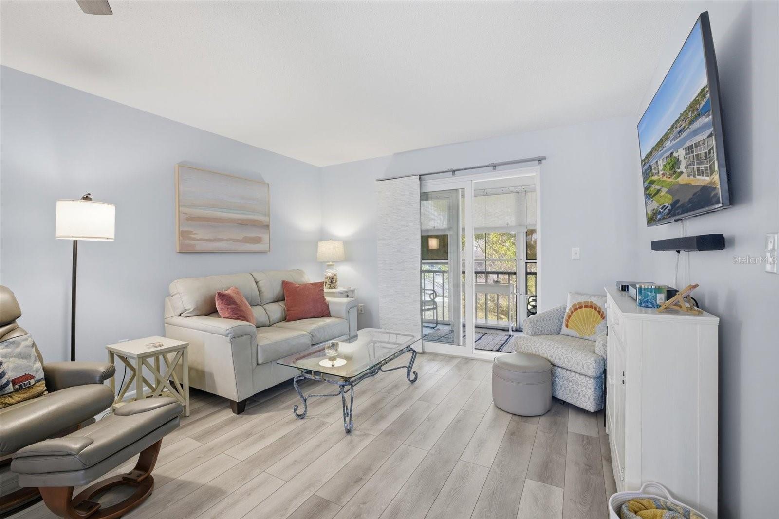 COUNTRY CLUB APTS - Residential