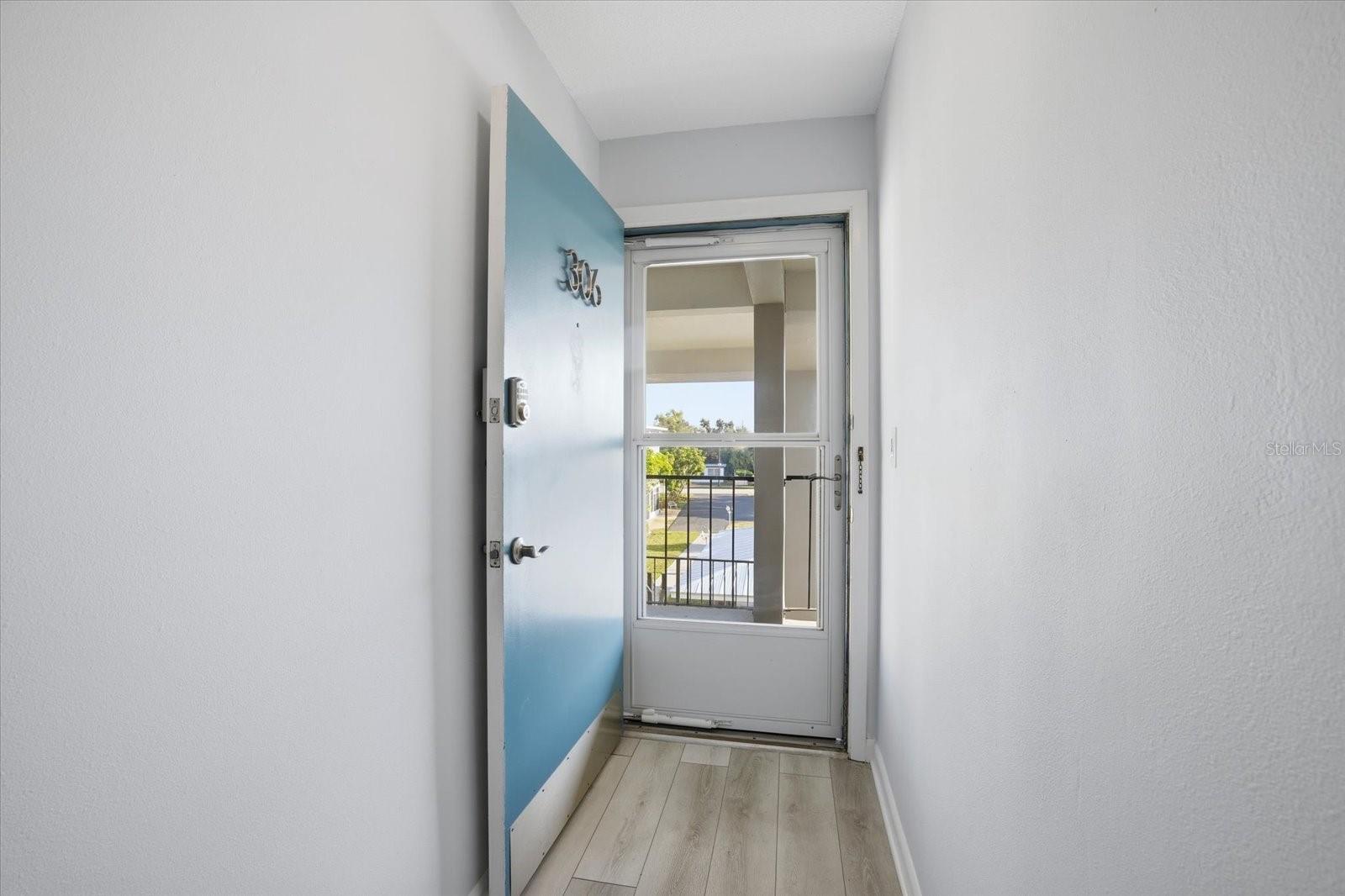 COUNTRY CLUB APTS - Residential