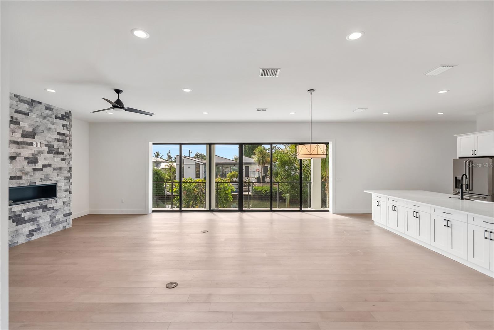 SLEEPY LAGOON PARK - Residential