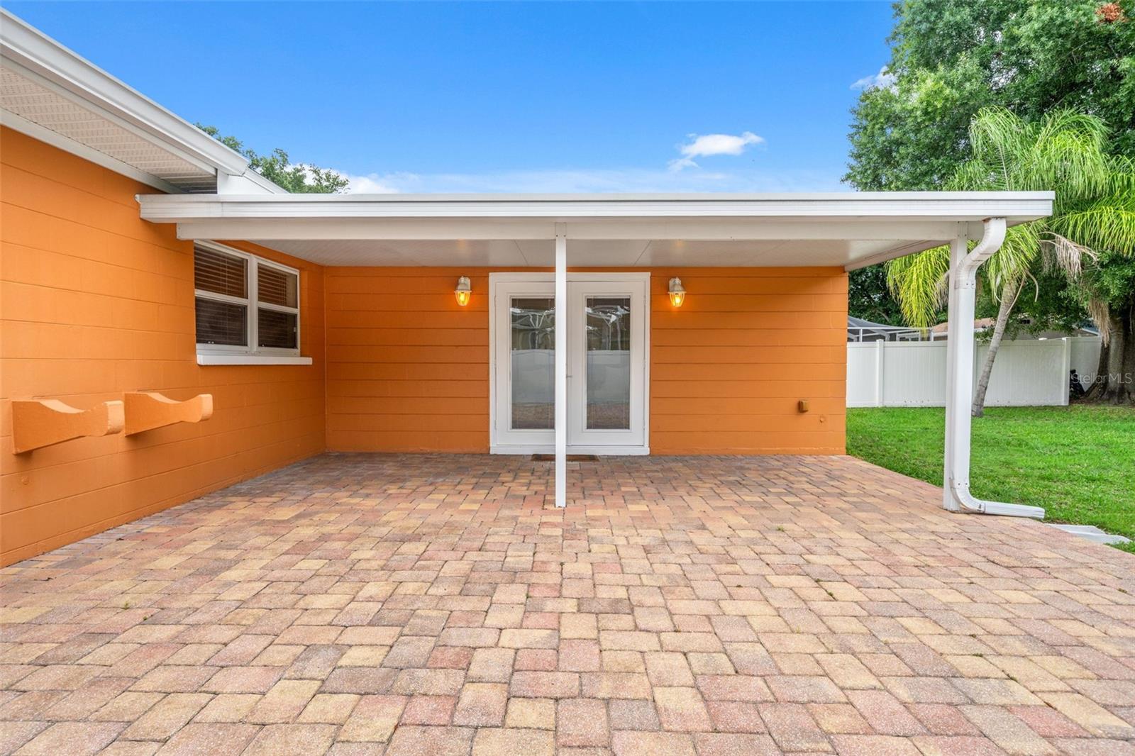 LINCOLN SQUARE - Residential