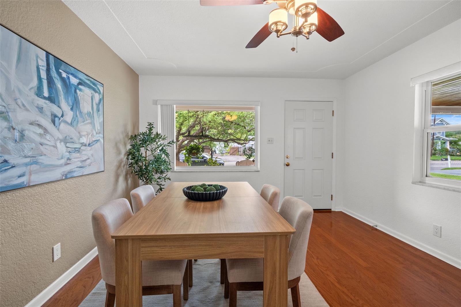 LINCOLN SQUARE - Residential