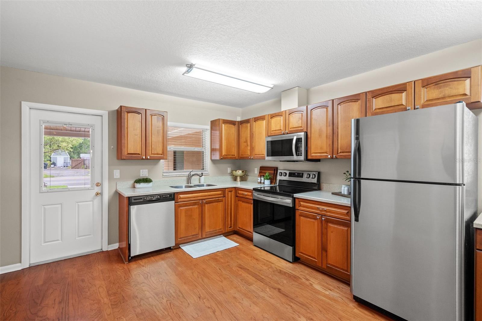 LINCOLN SQUARE - Residential