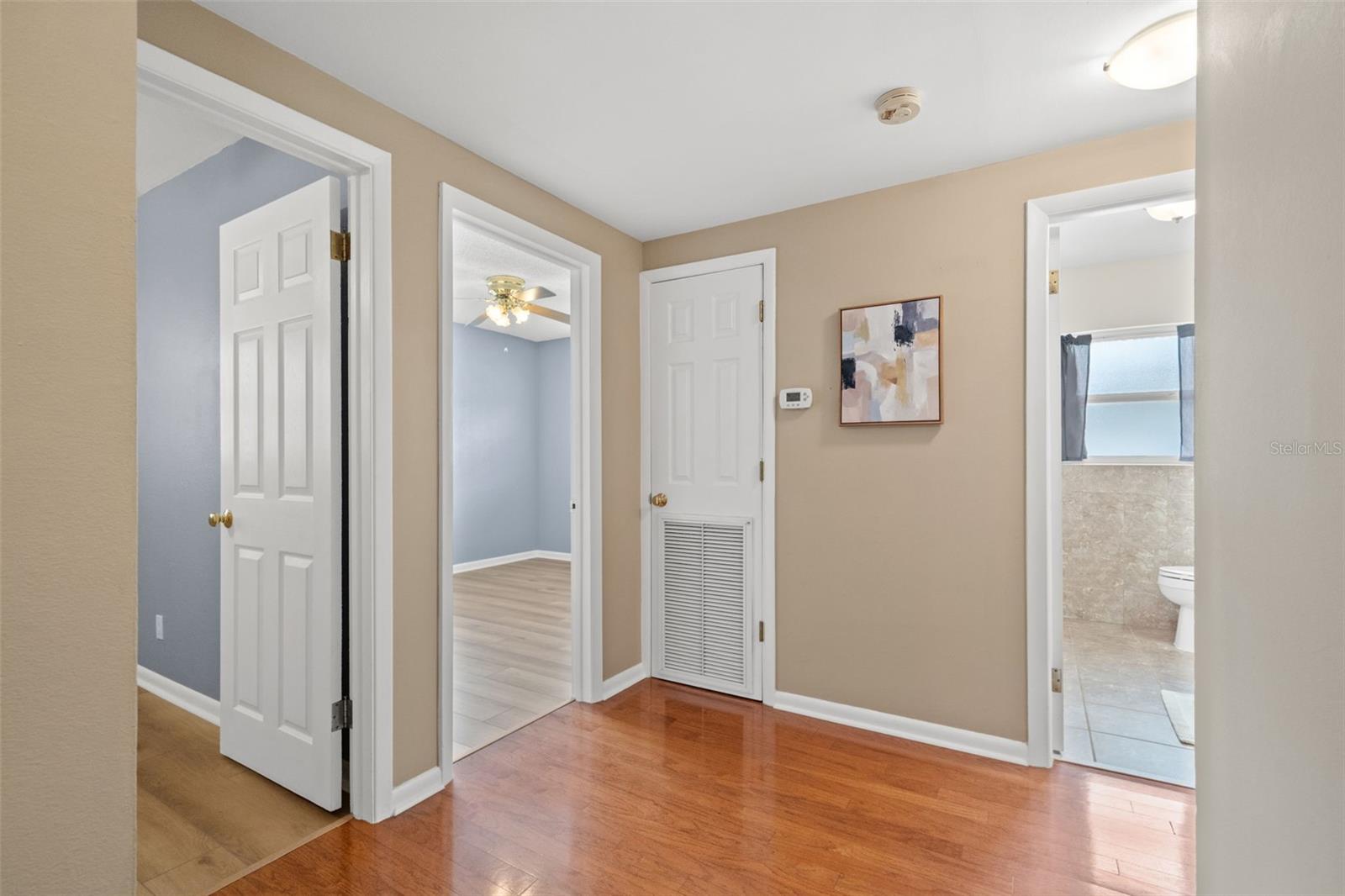 LINCOLN SQUARE - Residential