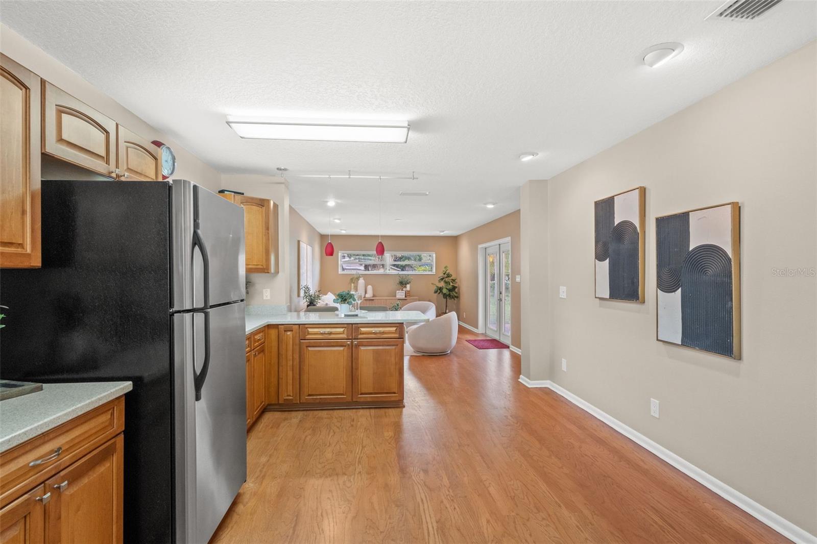 LINCOLN SQUARE - Residential