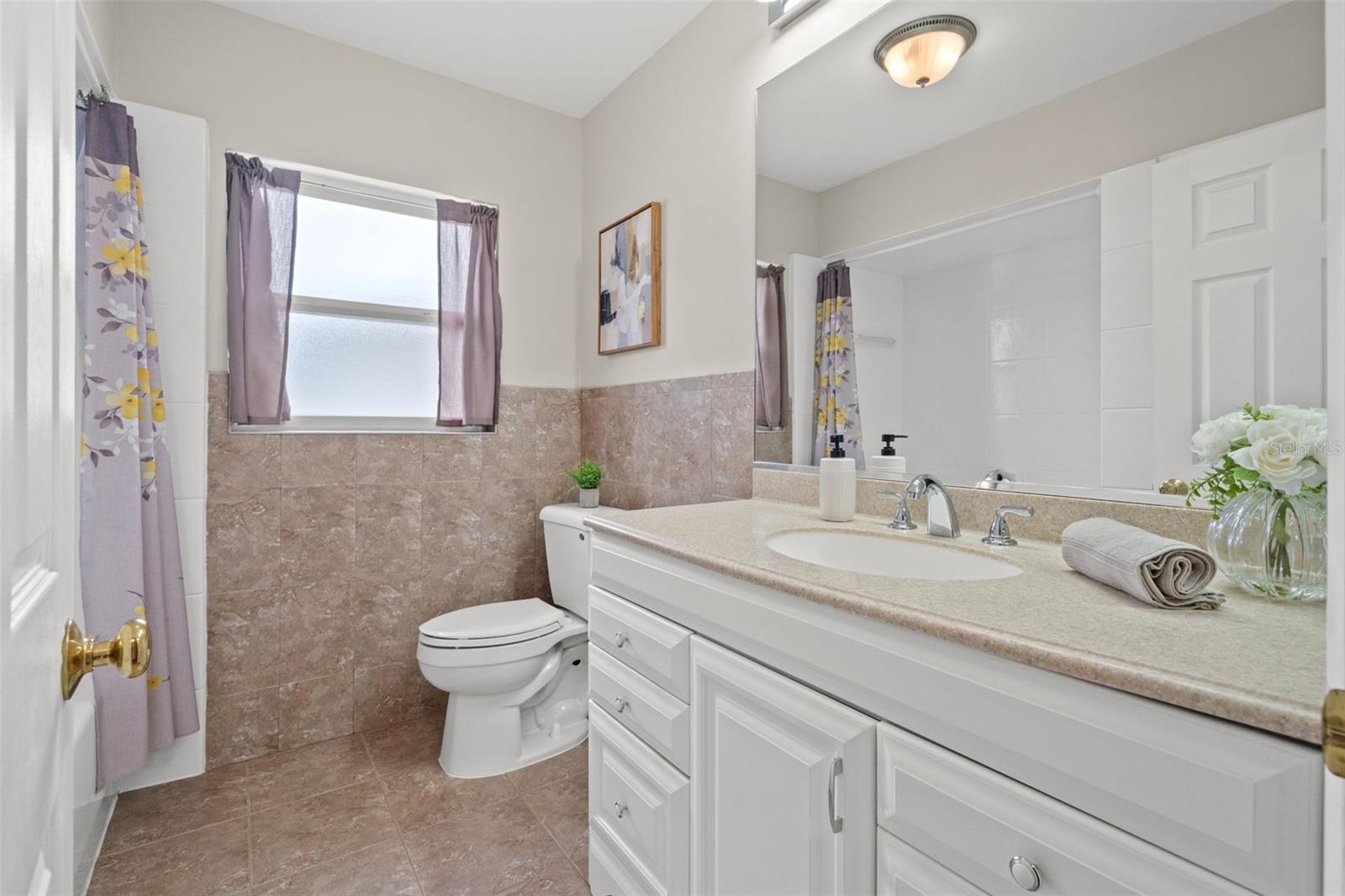 LINCOLN SQUARE - Residential