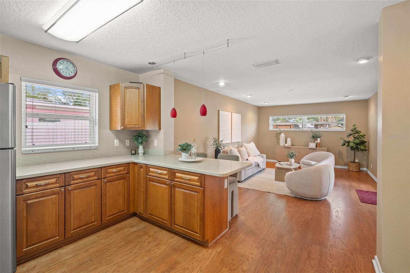 LINCOLN SQUARE - Residential