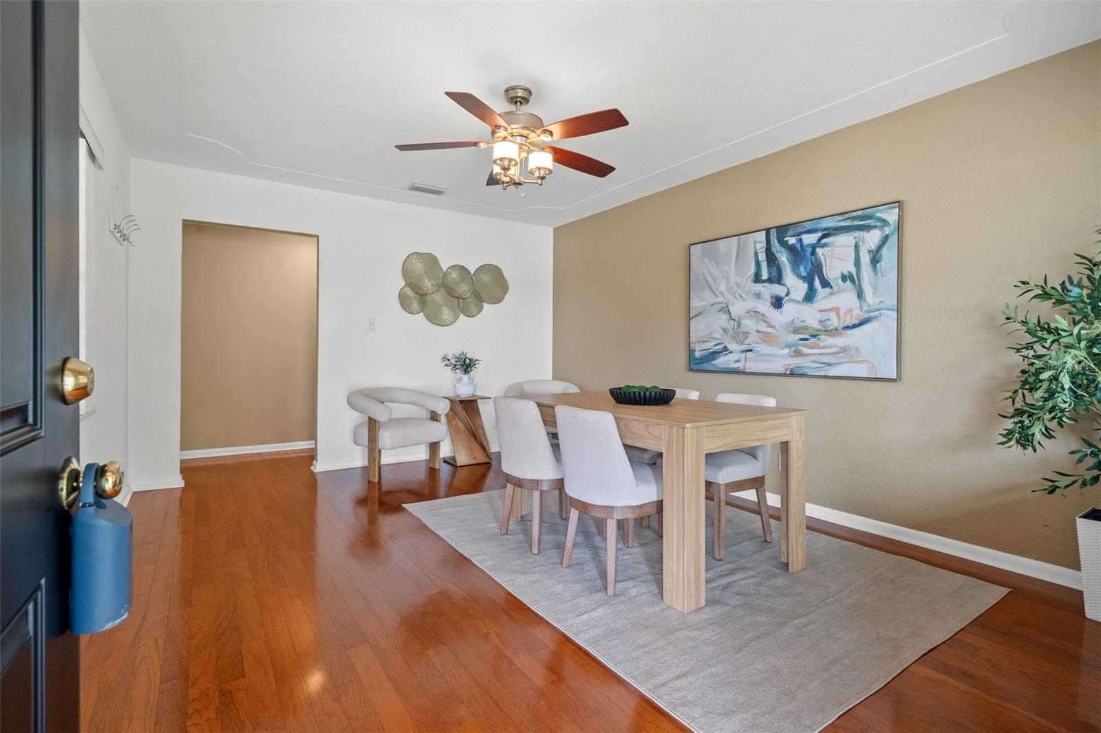 LINCOLN SQUARE - Residential