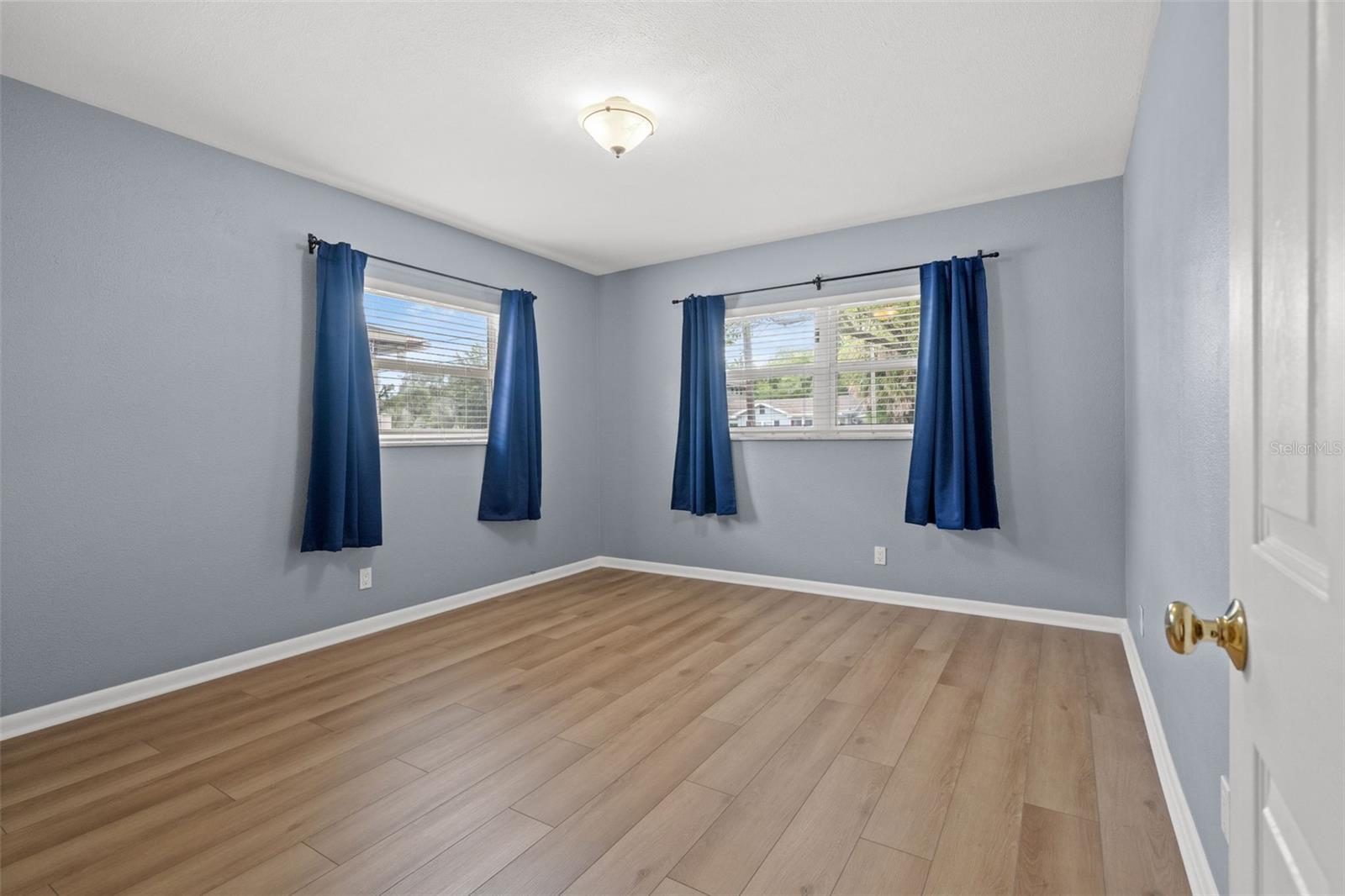 LINCOLN SQUARE - Residential