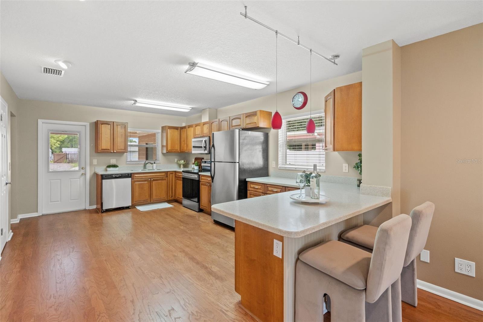 LINCOLN SQUARE - Residential