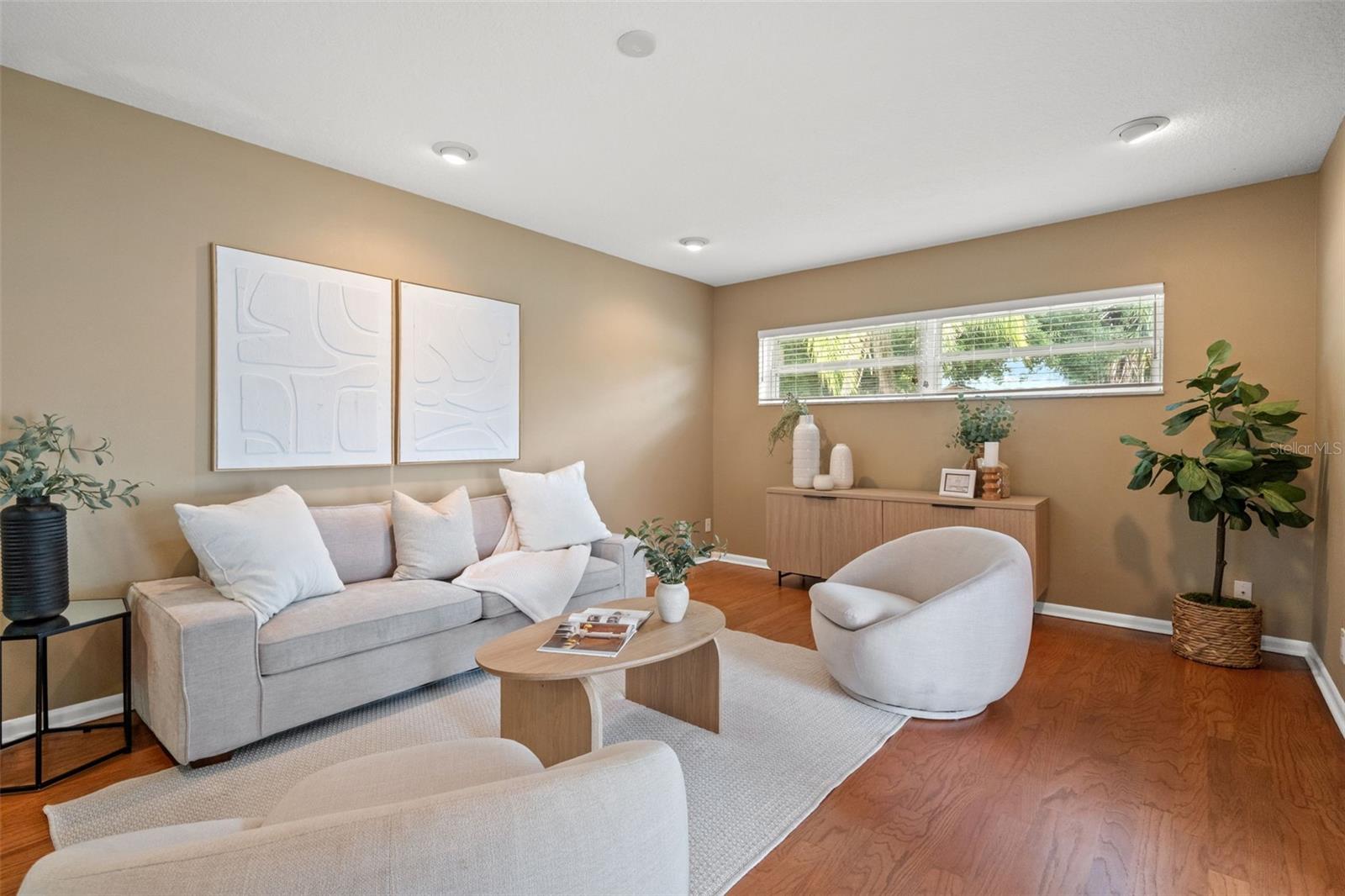 LINCOLN SQUARE - Residential
