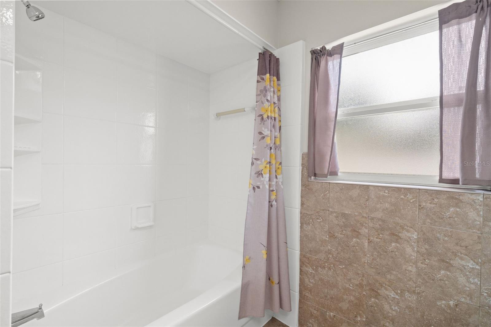 LINCOLN SQUARE - Residential