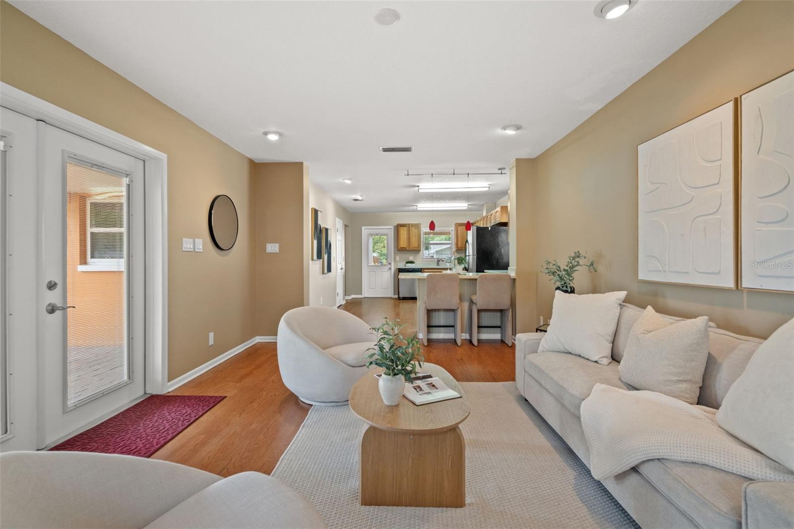 LINCOLN SQUARE - Residential