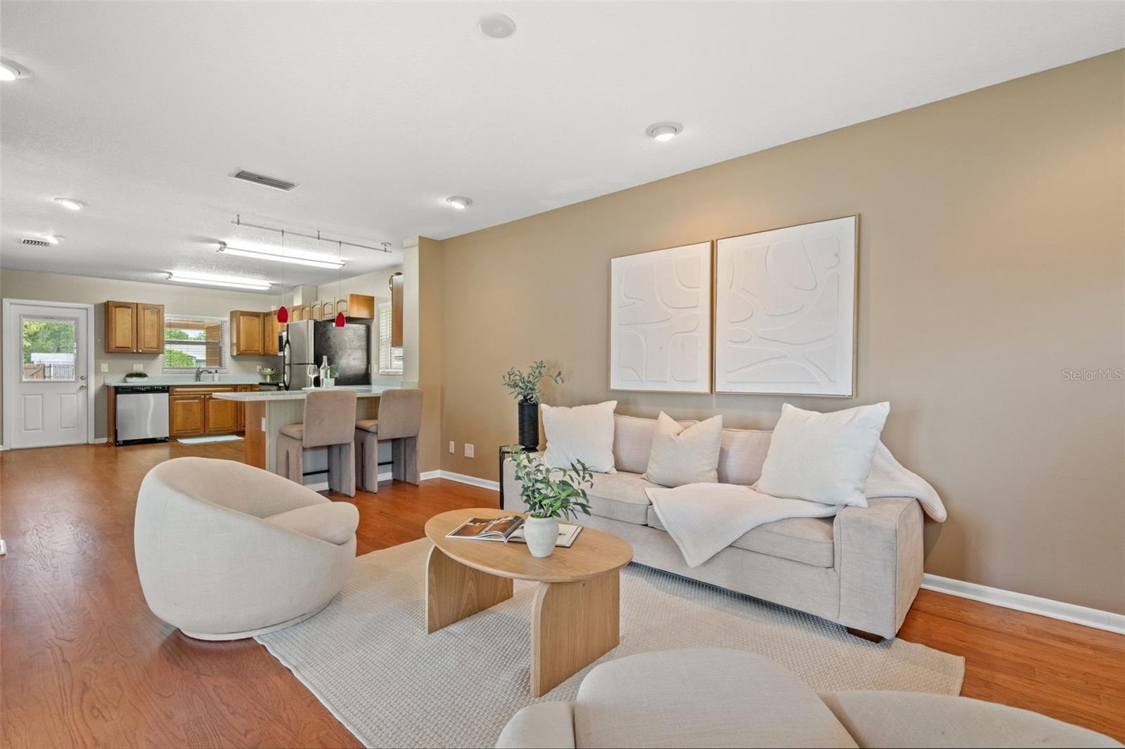 LINCOLN SQUARE - Residential