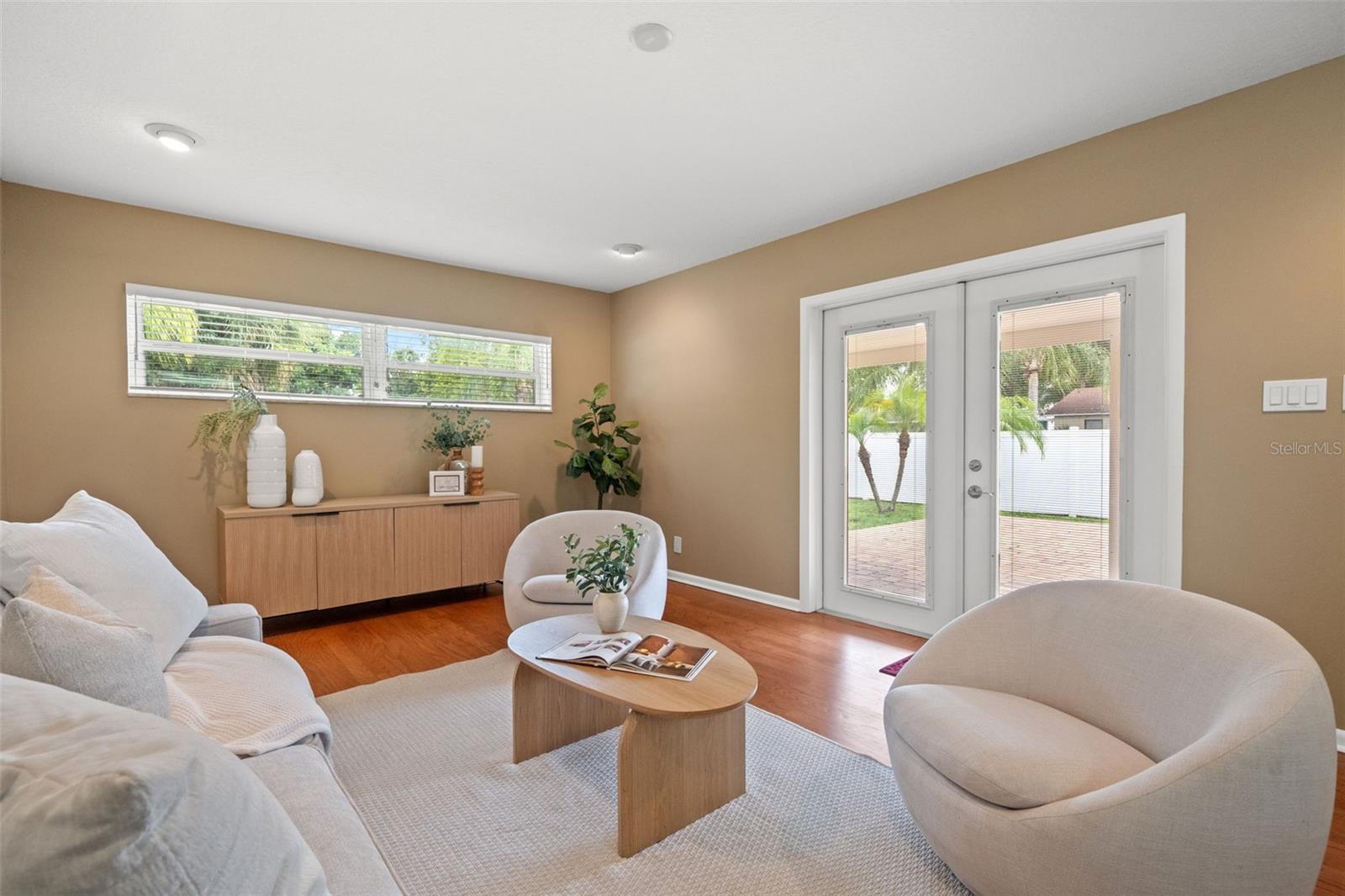 LINCOLN SQUARE - Residential