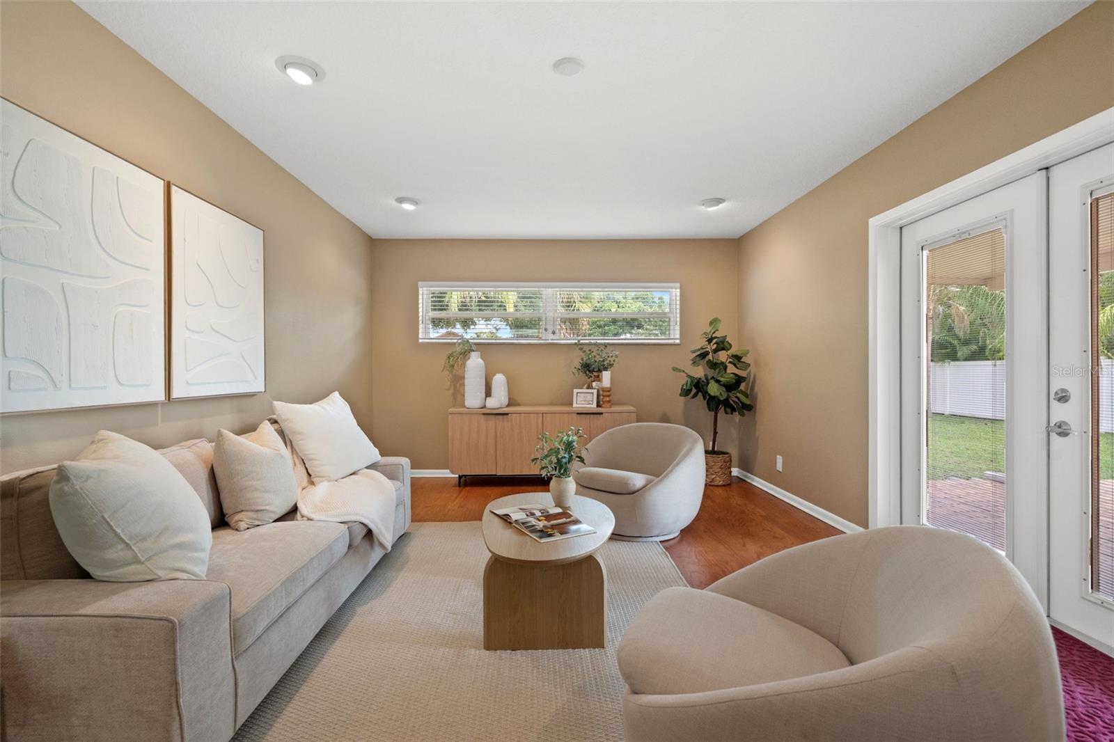LINCOLN SQUARE - Residential