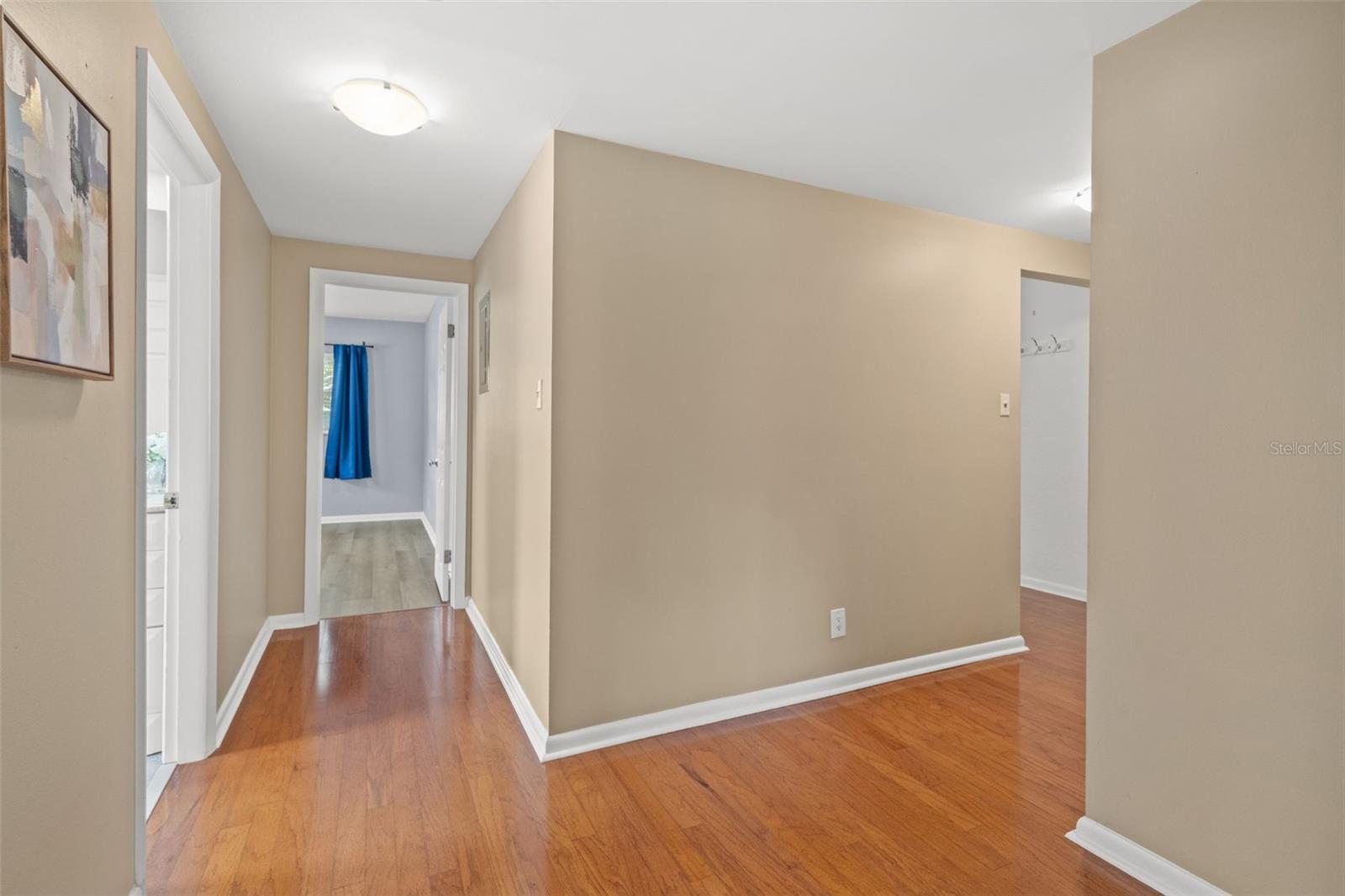 LINCOLN SQUARE - Residential