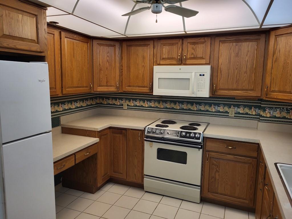 KEY CAPRI CONDO - Residential