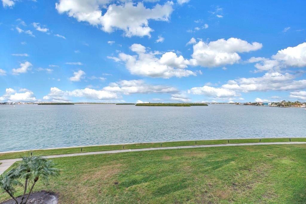KEY CAPRI CONDO - Residential