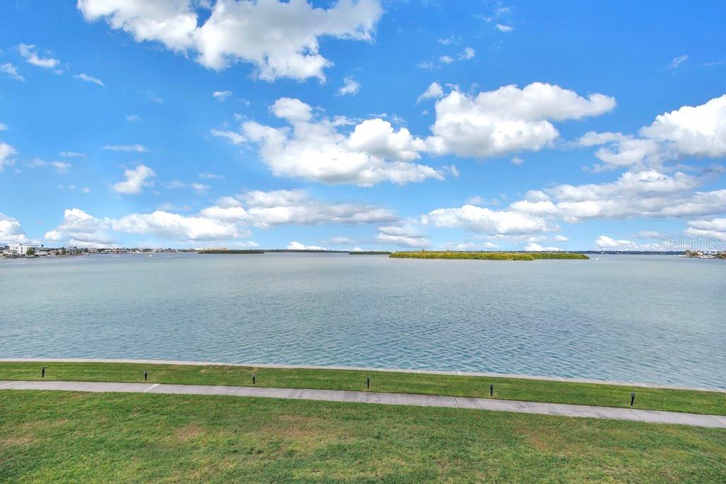 KEY CAPRI CONDO - Residential