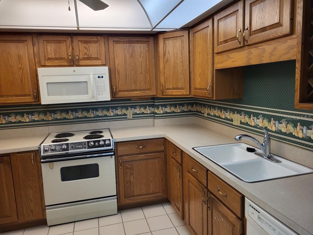 KEY CAPRI CONDO - Residential