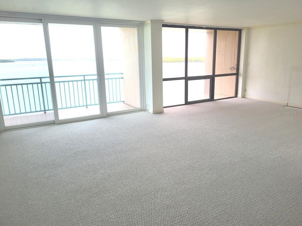 KEY CAPRI CONDO - Residential