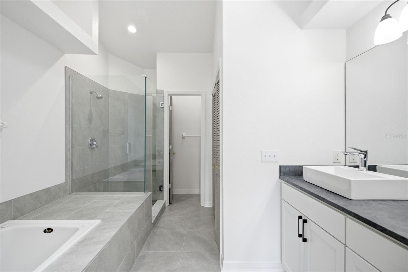 ISLAND CLUB WEST PH 01 - Residential