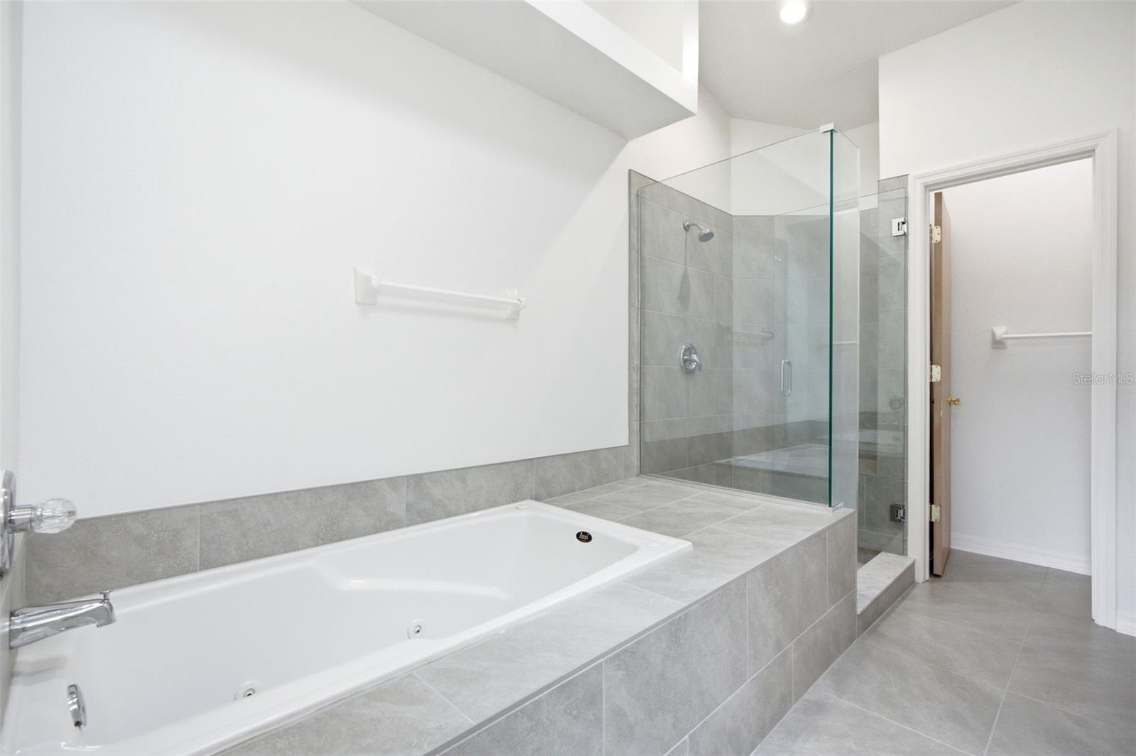 ISLAND CLUB WEST PH 01 - Residential