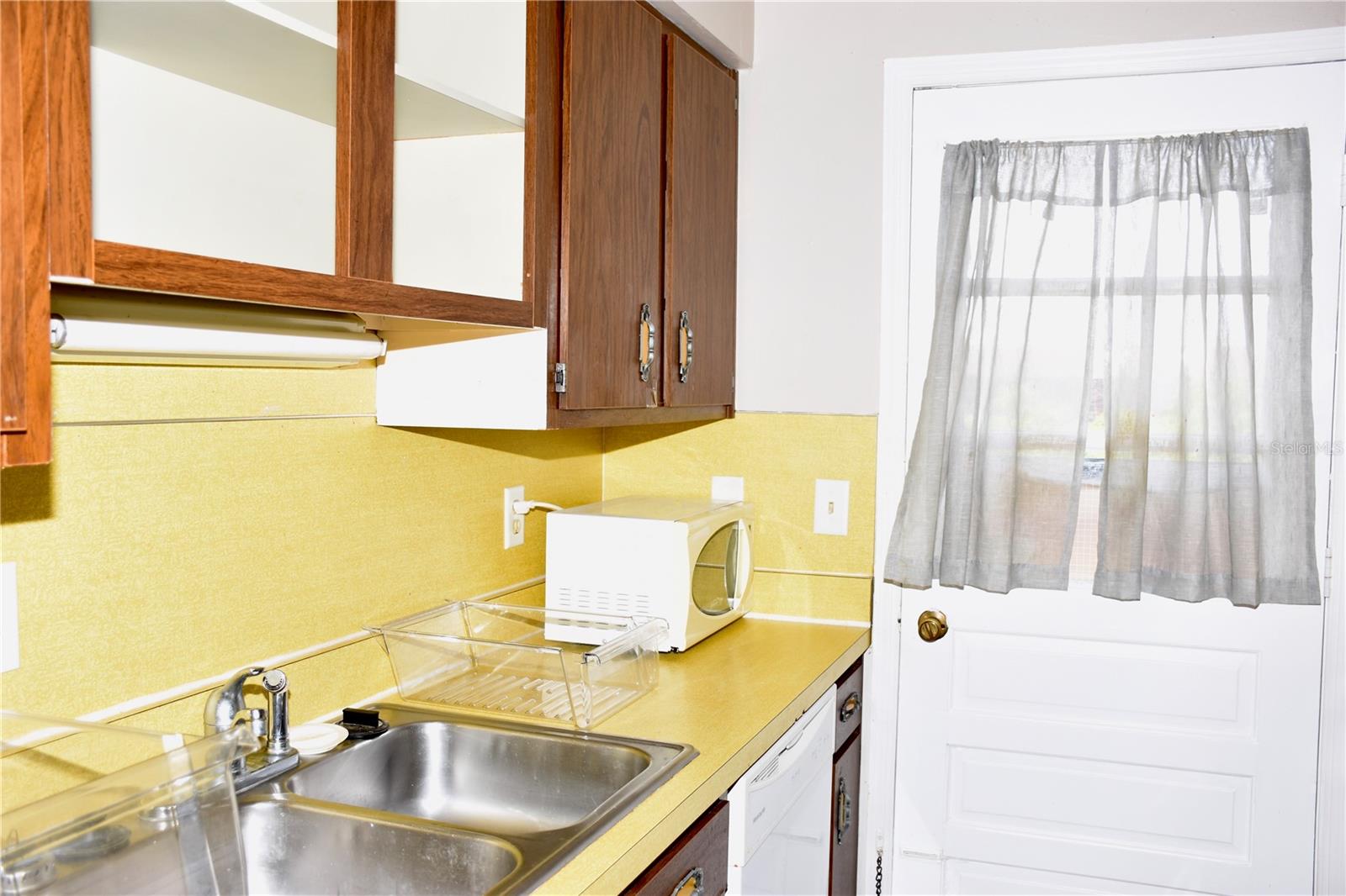 LAKE BENTLEY SHORES CONDO PH 01 - Residential